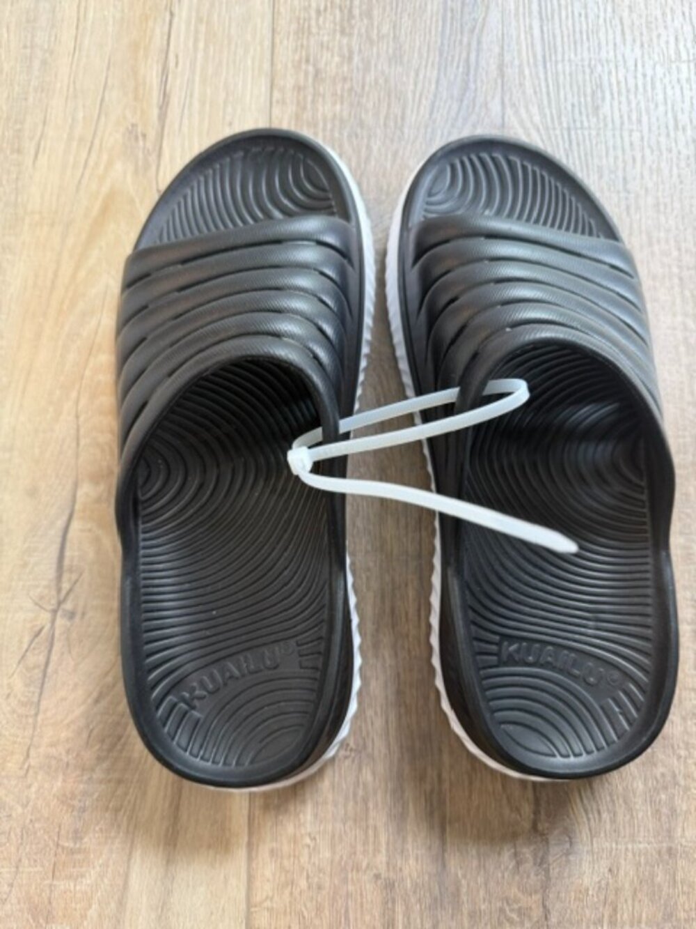 NEW KUAILU Slip-On Shoes Women 9